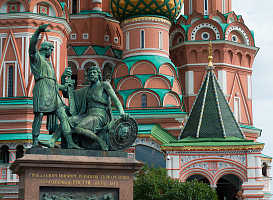 Память военных побед: Покровский собор и памятник Минину и Пожарскому