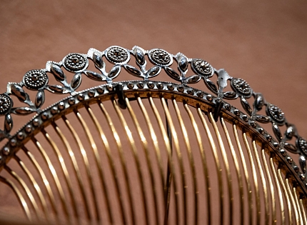 Выставка «Магия блеска. Стразы и граненая сталь XVIII – начала XIX века из собрания Исторического музея»