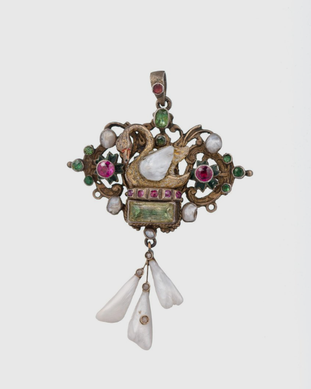 Мастер-класс «Моносерьга “Царевна-лебедь”»