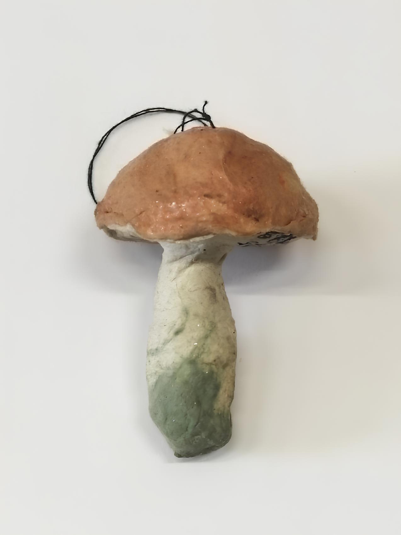 Мастер-класс «Новогоднее украшение – ватная игрушка»