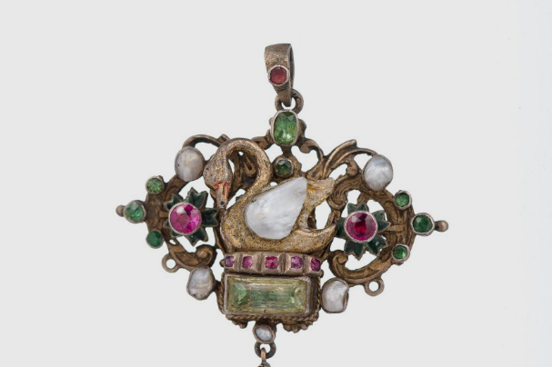 Мастер-класс «Моносерьга “Царевна-лебедь”»