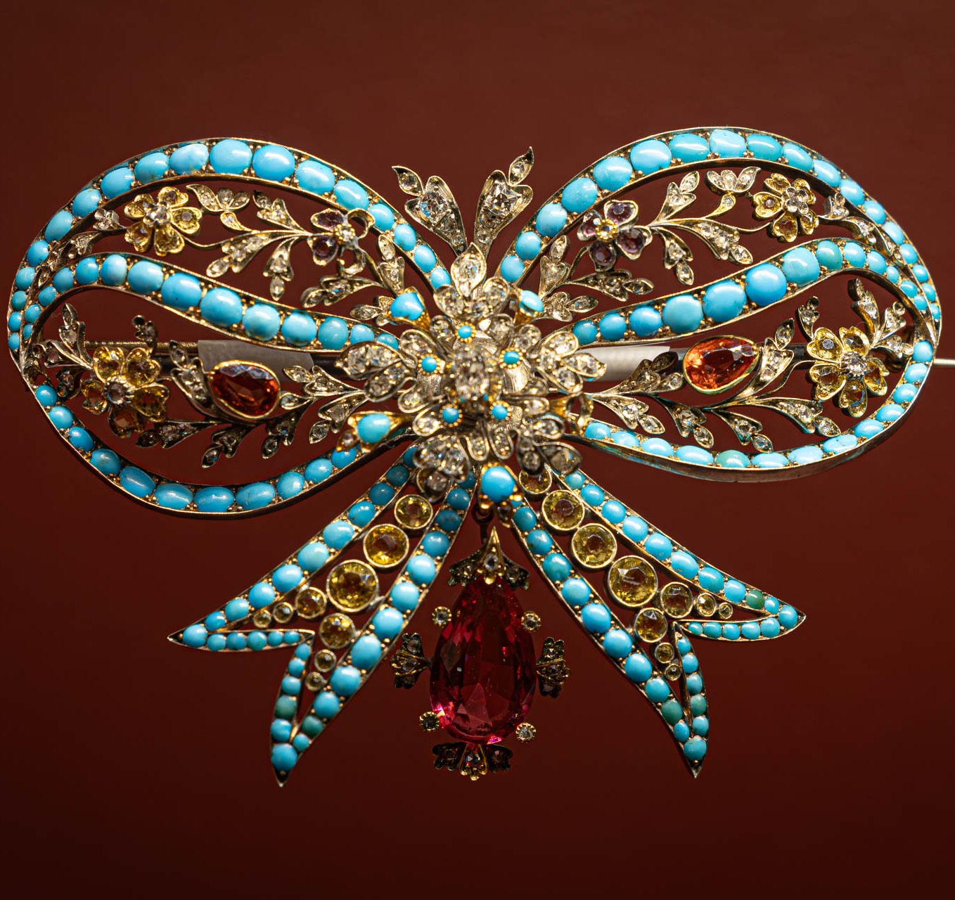 Экскурсия «Традиции и мода: история ювелирных украшений в России»