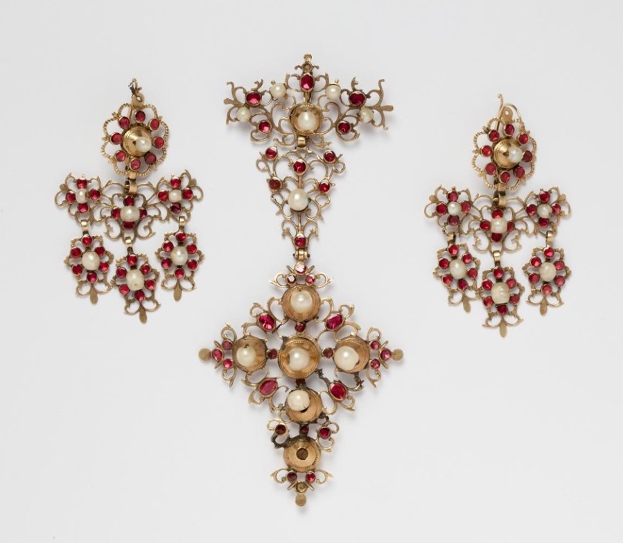 Лекция «Низаные серьги в традиционной культуре»