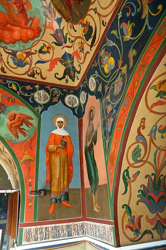 Святая Анастасия и Иоанн Предтеча – фрагмент росписи нижнего яруса церкви святого Василия Блаженного