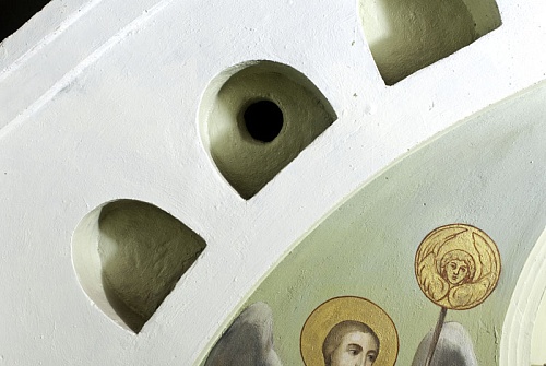 Голосник в стене церкви Трех патриархов Константинопольских