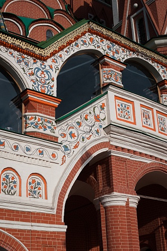 Растительный декор XVII в. в настенной фасадной росписи Покровского собора