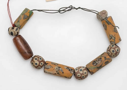 Интерактивная программа с мастер-классом «Бусы, бармы, ожерелья»